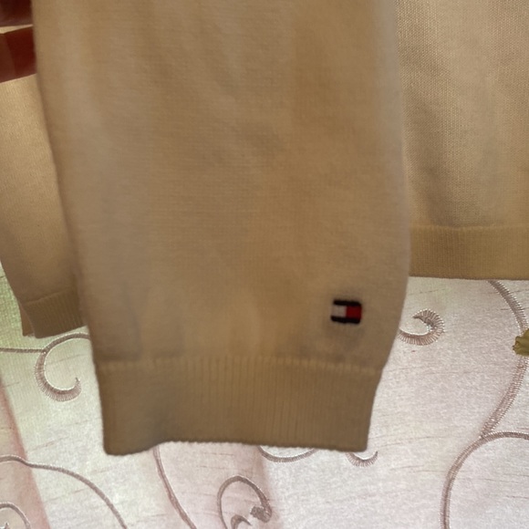 •TOMMY HILFIGER • WHITE V NECK SWEATER XS LONG SLEEVE - Picture 3 of 6